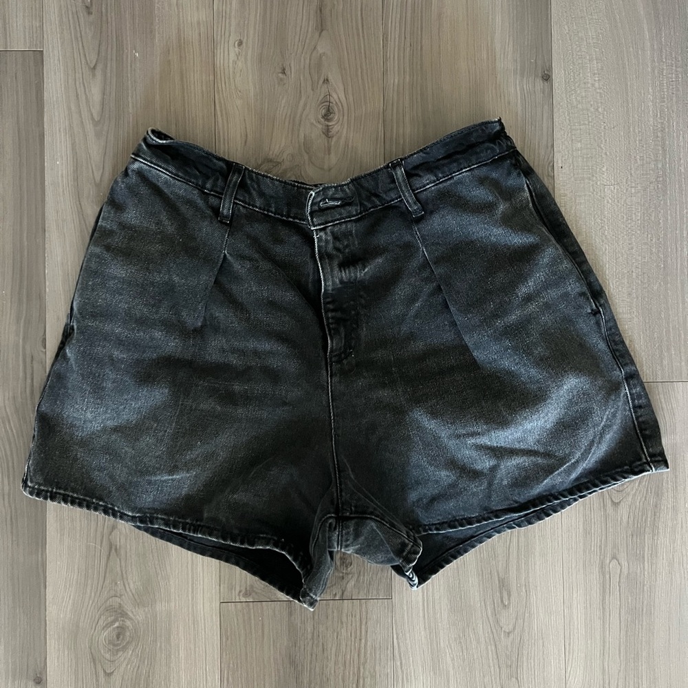 Women’s Large Express Black Shorts